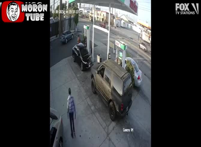 Video :At a petrol station, a guy annihilates a stranger